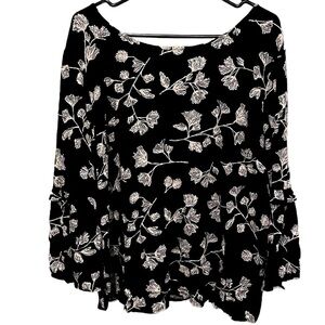 AVA & VIV Black and White Floral Blouse With Cross Cross Back Bell Sleeve Size X
